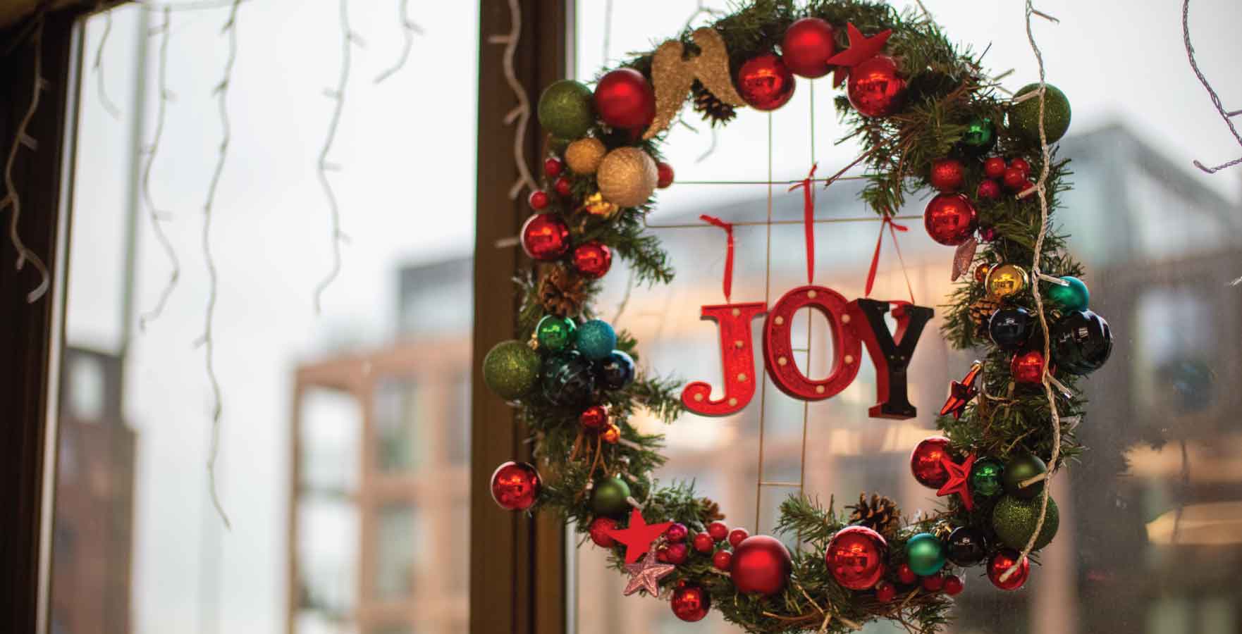 Christmas window display wreath